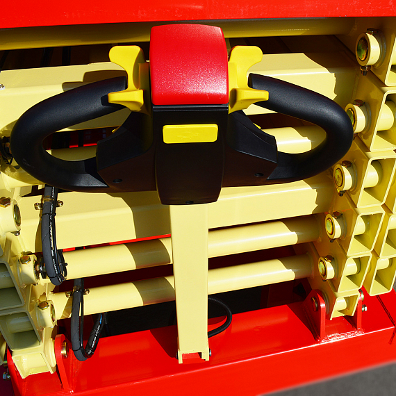 OXLIFT QZ-050-110 Самоходный (поводковый) подъемник ножничного типа с питанием от АКБ 11000 мм 500 кг
